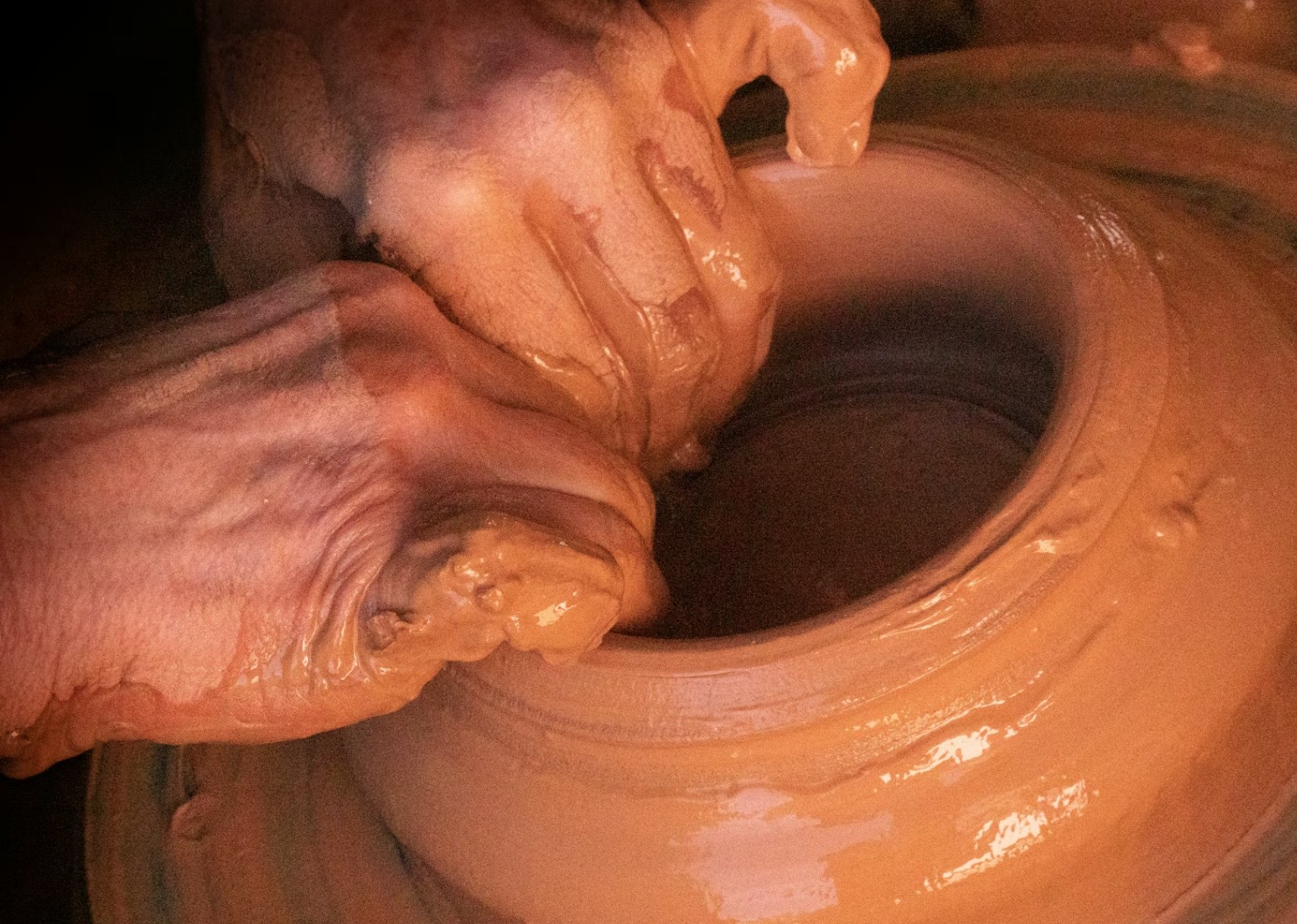 Argile rouge terre crue poterie modelage Gironde